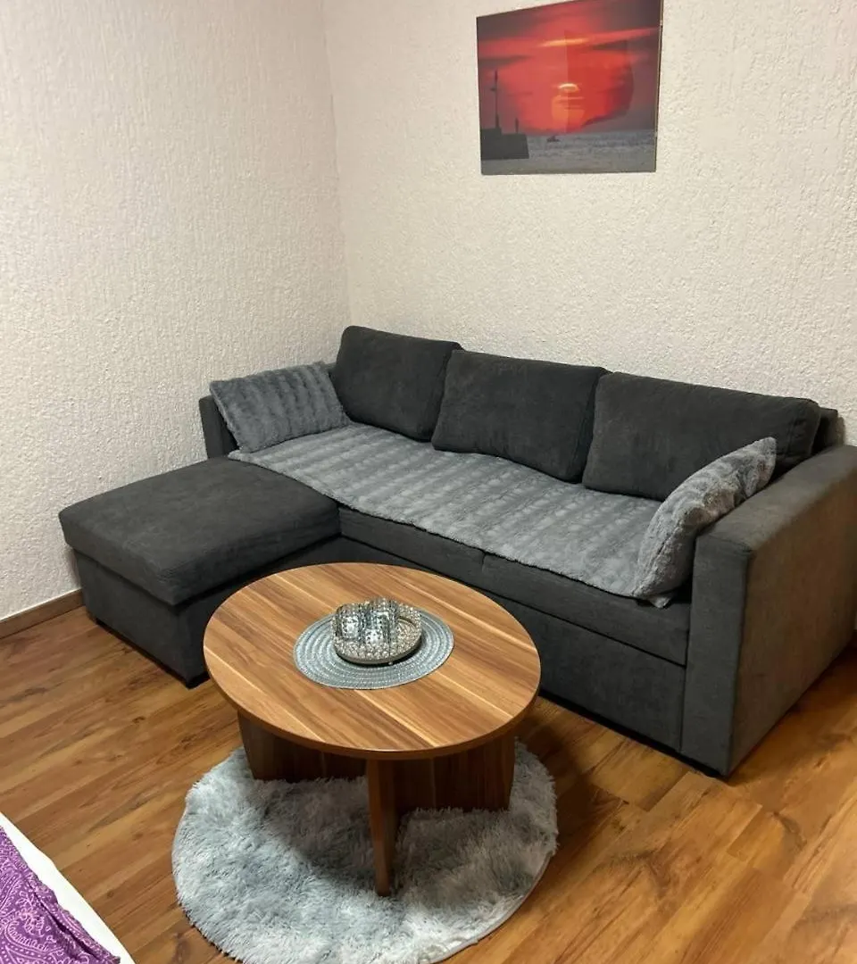 Villa Hanka Umag - 3 Verschiedene Whg - 40 Qm 3 Pers, 50 Qm Bis 4 Pers Oder 70 Qm Bis 5 Pers, Balkone, Nur 70 M Zum Strand, Von 3 Bis Max 5 Personen, Wlan, Sat-Tv, Klima, Kueche, Parkplaetze,Ruhig Gelegen