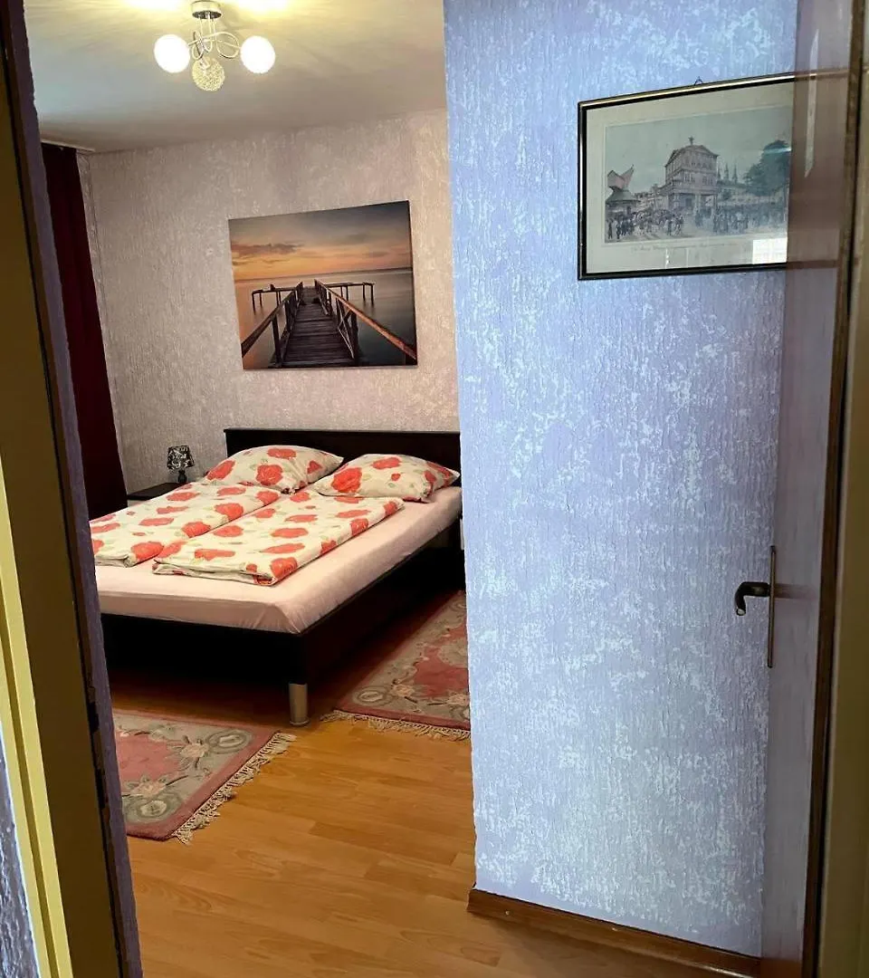 Villa Hanka Umag - 3 Verschiedene Whg - 40 Qm 3 Pers, 50 Qm Bis 4 Pers Oder 70 Qm Bis 5 Pers, Balkone, Nur 70 M Zum Strand, Von 3 Bis Max 5 Personen, Wlan, Sat-Tv, Klima, Kueche, Parkplaetze,Ruhig Gelegen