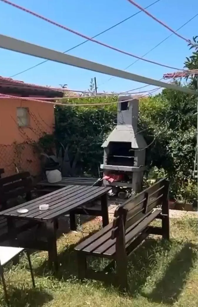 Appartement Villa Hanka Umag - 3 Verschiedene Whg - 40 Qm 3 Pers, 50 Qm Bis 4 Pers Oder 70 Qm Bis 5 Pers, Balkone, Nur 70 M Zum Strand, Von 3 Bis Max 5 Personen, Wlan, Sat-Tv, Klima, Kueche, Parkplaetze,Ruhig Gelegen