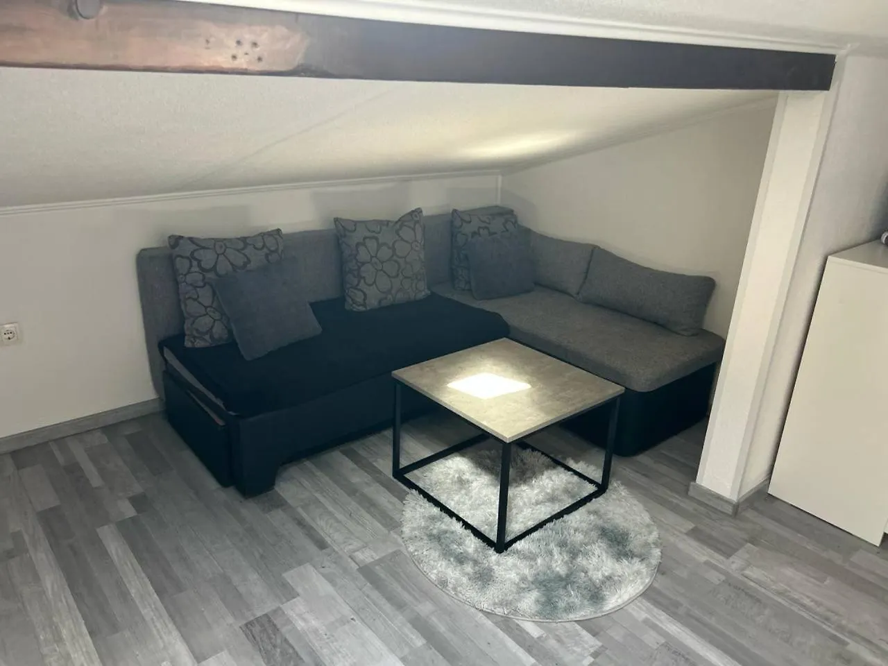 Апартаменты Villa Hanka Umag - 3 Verschiedene Whg - 40 Qm 3 Pers, 50 Qm Bis 4 Pers Oder 70 Qm Bis 5 Pers, Balkone, Nur 70 M Zum Strand, Von 3 Bis Max 5 Personen, Wlan, Sat-Tv, Klima, Kueche, Parkplaetze,Ruhig Gelegen Хорватия