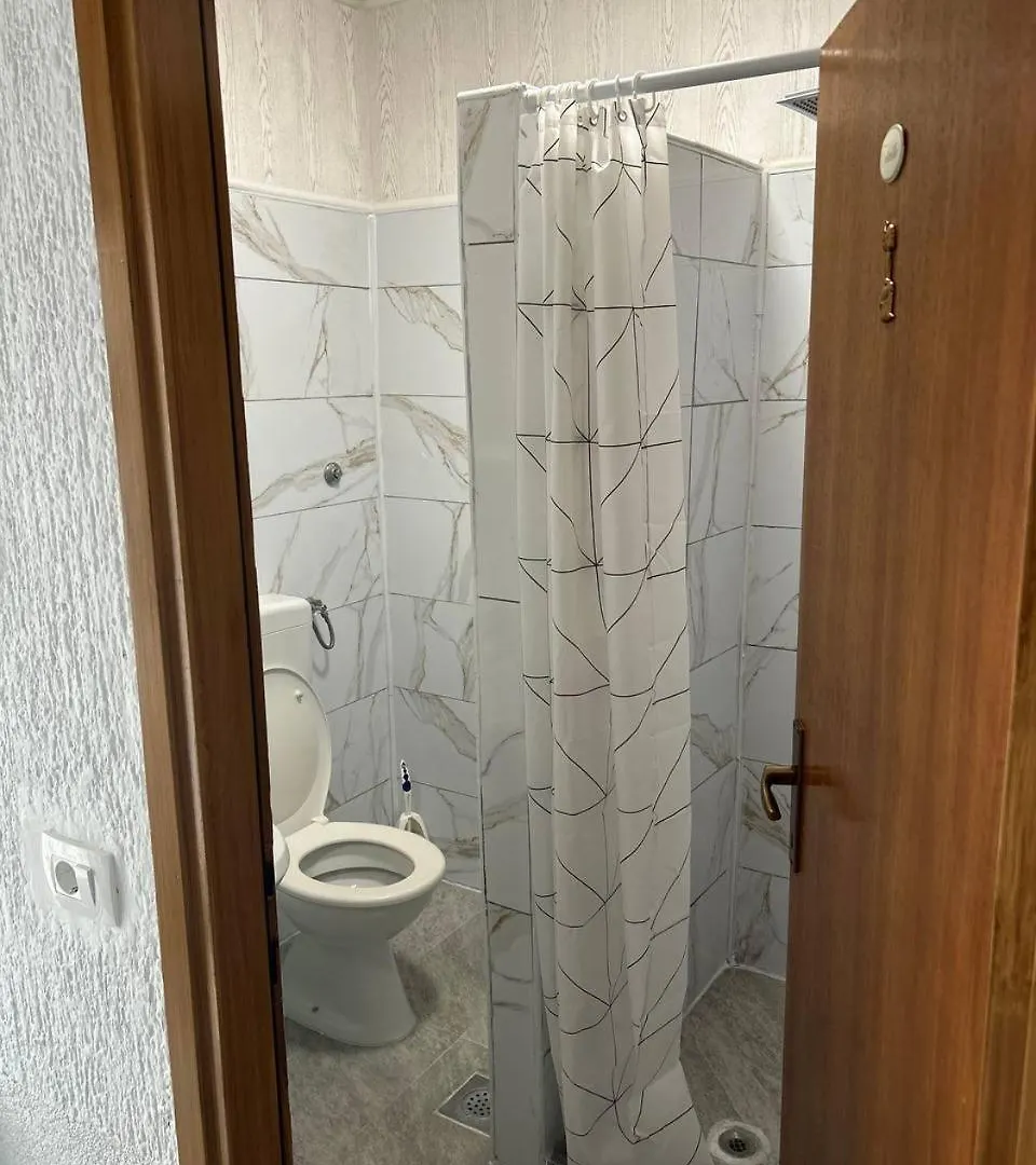 Villa Hanka Umag - 3 Verschiedene Whg - 40 Qm 3 Pers, 50 Qm Bis 4 Pers Oder 70 Qm Bis 5 Pers, Balkone, Nur 70 M Zum Strand, Von 3 Bis Max 5 Personen, Wlan, Sat-Tv, Klima, Kueche, Parkplaetze,Ruhig Gelegen 0*,  Хорватия