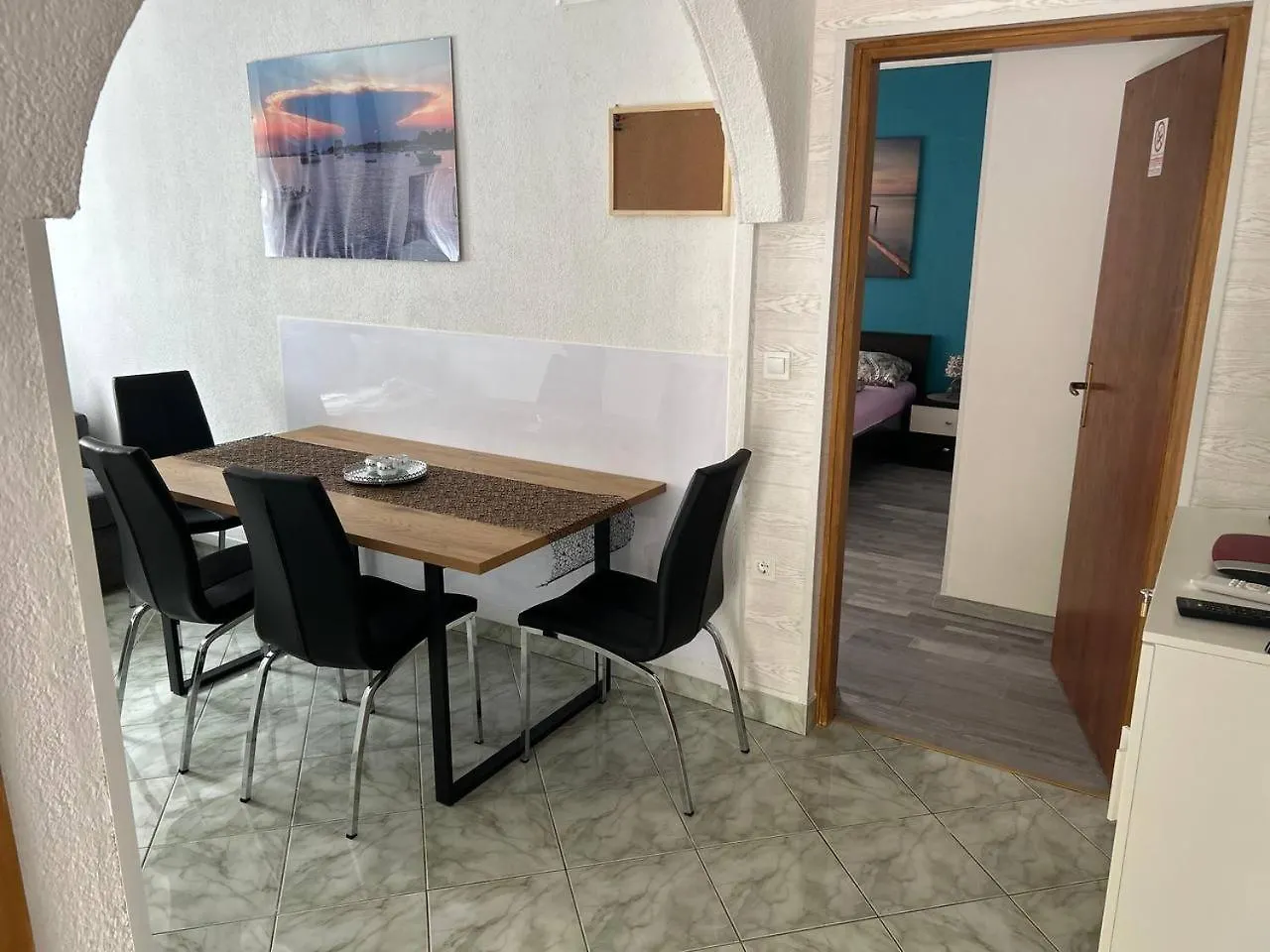 Appartement Villa Hanka Umag - 3 Verschiedene Whg - 40 Qm 3 Pers, 50 Qm Bis 4 Pers Oder 70 Qm Bis 5 Pers, Balkone, Nur 70 M Zum Strand, Von 3 Bis Max 5 Personen, Wlan, Sat-Tv, Klima, Kueche, Parkplaetze,Ruhig Gelegen