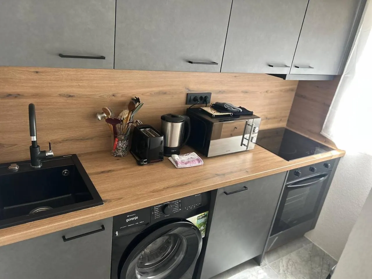 Villa Hanka Umag - 3 Verschiedene Whg - 40 Qm 3 Pers, 50 Qm Bis 4 Pers Oder 70 Qm Bis 5 Pers, Balkone, Nur 70 M Zum Strand, Von 3 Bis Max 5 Personen, Wlan, Sat-Tv, Klima, Kueche, Parkplaetze,Ruhig Gelegen Kroatië