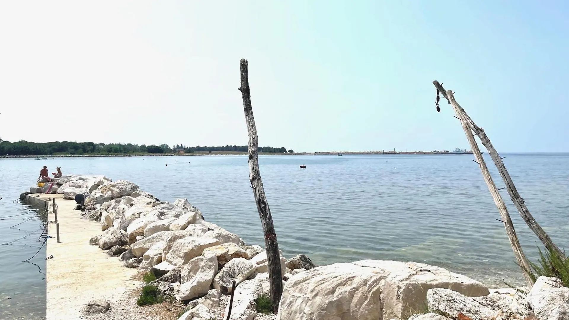 Контакты Villa Hanka Umag - 3 Verschiedene Whg - 40 Qm 3 Pers, 50 Qm Bis 4 Pers Oder 70 Qm Bis 5 Pers, Balkone, Nur 70 M Zum Strand, Von 3 Bis Max 5 Personen, Wlan, Sat-Tv, Klima, Kueche, Parkplaetze,Ruhig Gelegen