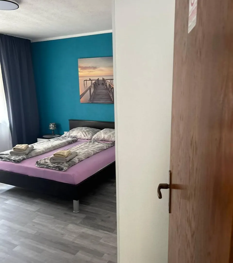 Apartamento Villa Hanka Umag - 3 Verschiedene Whg - 40 Qm 3 Pers, 50 Qm Bis 4 Pers Oder 70 Qm Bis 5 Pers, Balkone, Nur 70 M Zum Strand, Von 3 Bis Max 5 Personen, Wlan, Sat-Tv, Klima, Kueche, Parkplaetze,Ruhig Gelegen Croacia