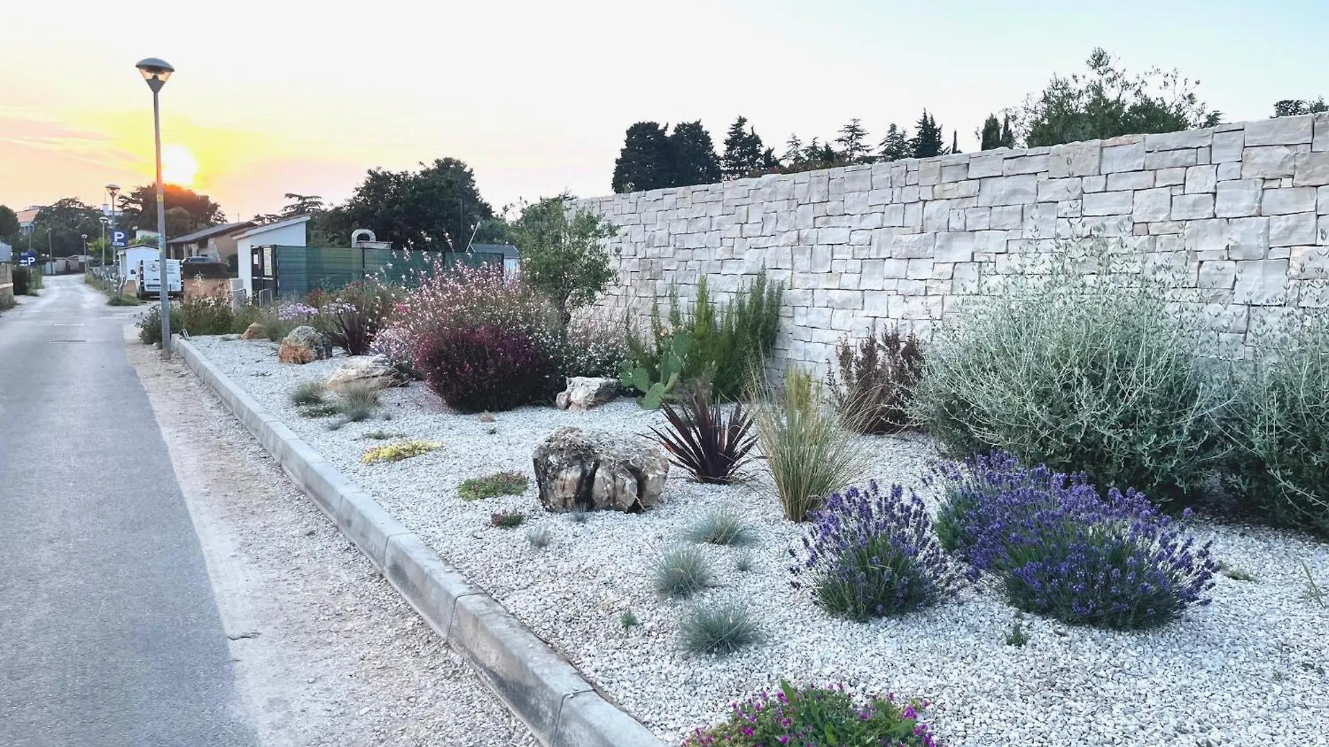 Villa Hanka Umag - 3 Verschiedene Whg - 40 Qm 3 Pers, 50 Qm Bis 4 Pers Oder 70 Qm Bis 5 Pers, Balkone, Nur 70 M Zum Strand, Von 3 Bis Max 5 Personen, Wlan, Sat-Tv, Klima, Kueche, Parkplaetze,Ruhig Gelegen Croacia